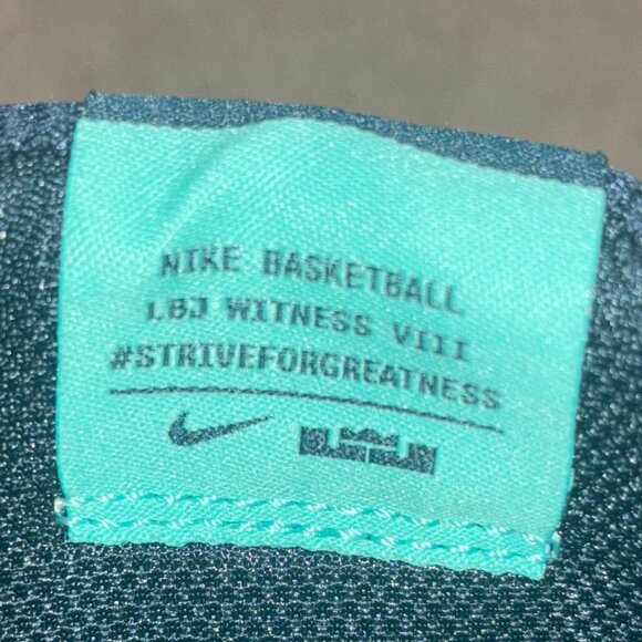 NEW Men's Nike Lebron Witness 8 Basketball Shoes 10M (fits like 9M) - Picture 9 of 12